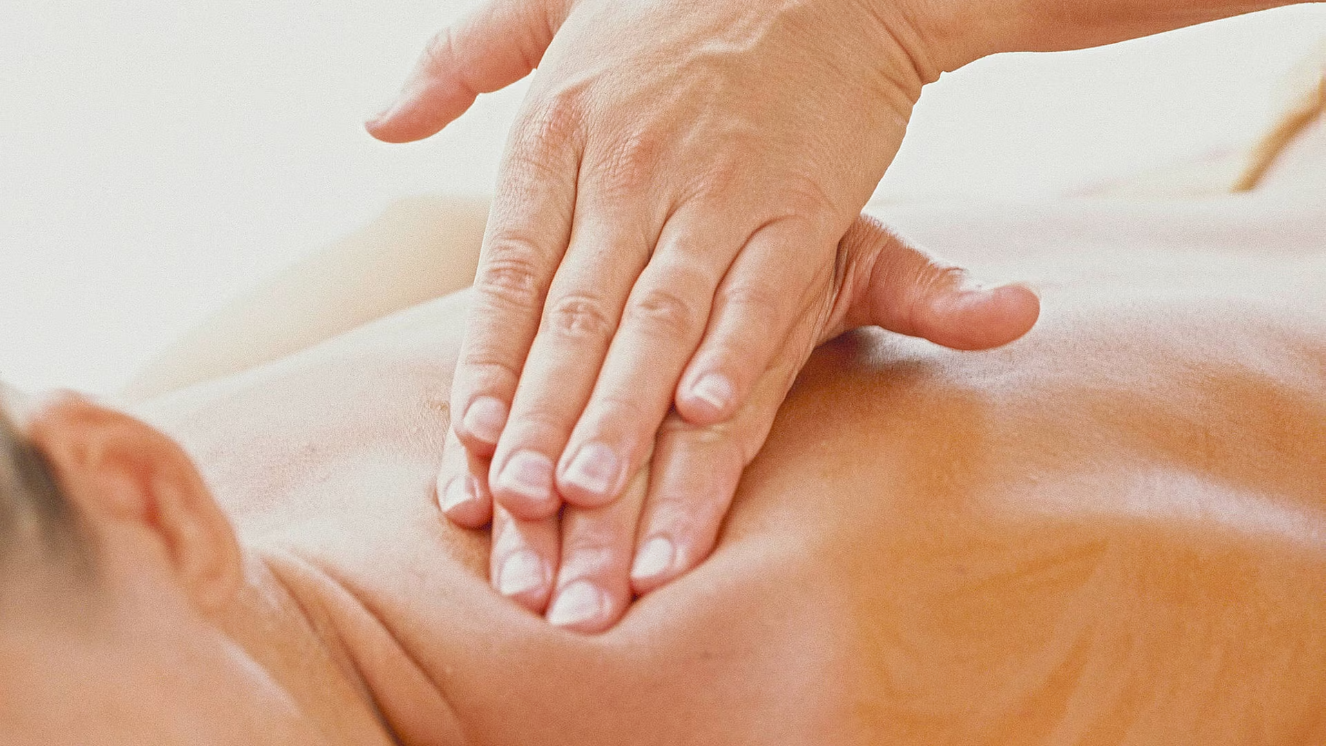 Deep tissue muscle massage – 50 minutes