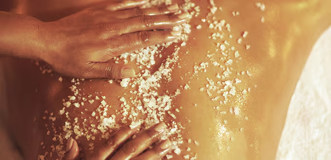 Intensely cleansing salt scrub – 75 minutes